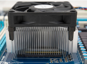 Πλαστικός PBT CPU ανεμιστήρας 12V DC ήσυχος και αποτελεσματικός έλεγχος θερμοκρασίας